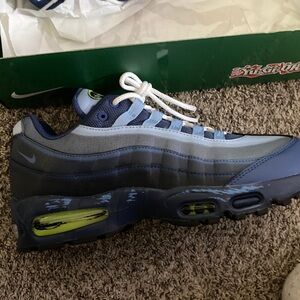 Nike Men’s Air Max 95 in Navy, Light Blue, and Volt